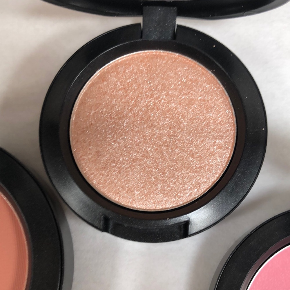 MAC Cosmetics 3-Piece set of blush, shimmery highlights and lip/cheek colour - Picture 3 of 9